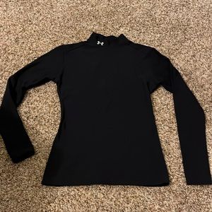 Under armour cold gear ladies medium but fits like small. Compression.